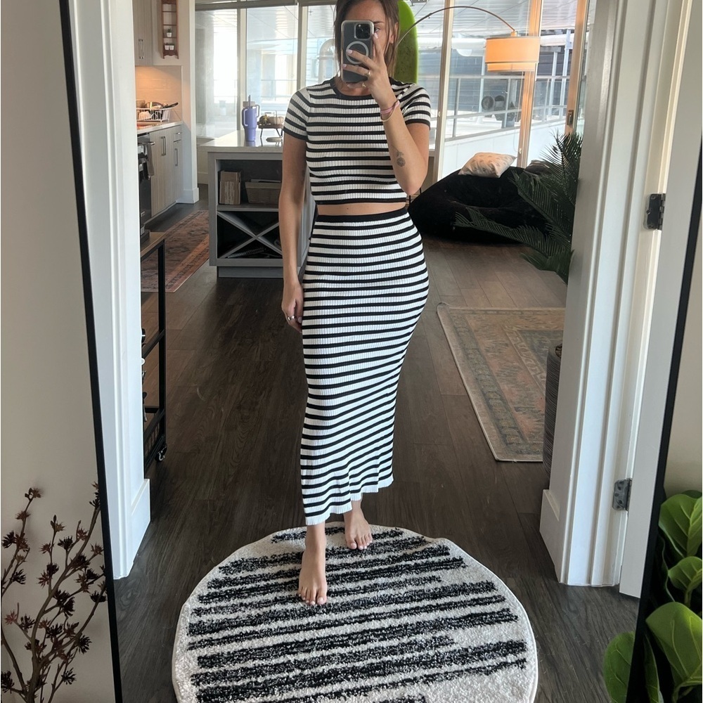 Olive & Oak Black and White Striped Midi Skirt
